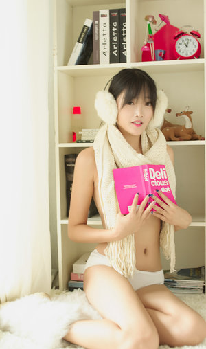 下贱妓女抽打扒开打花蒂