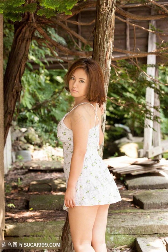 下雨天的车站避雨