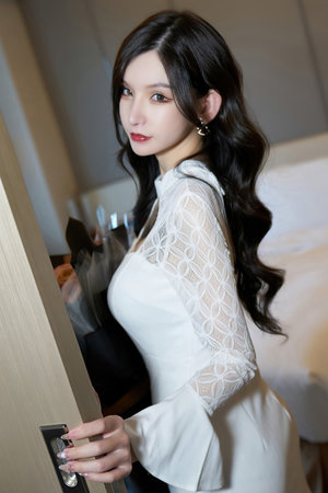 边摸边亲奶边做爰视频