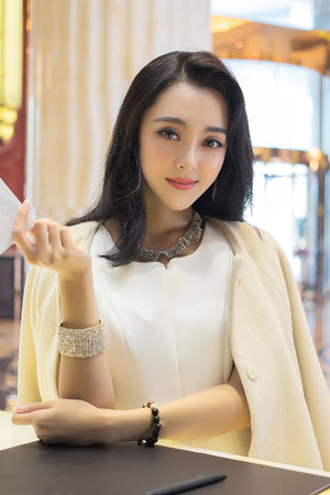 女人张开腿让男人捅到爽