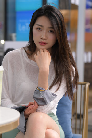 百里挑一谢梦微博