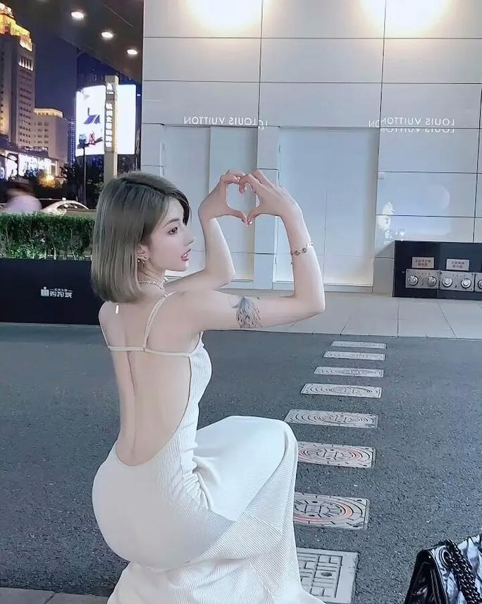 年轻的阿姨2在线观看