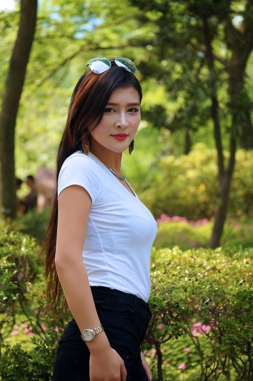 造孩子的动作视频教程