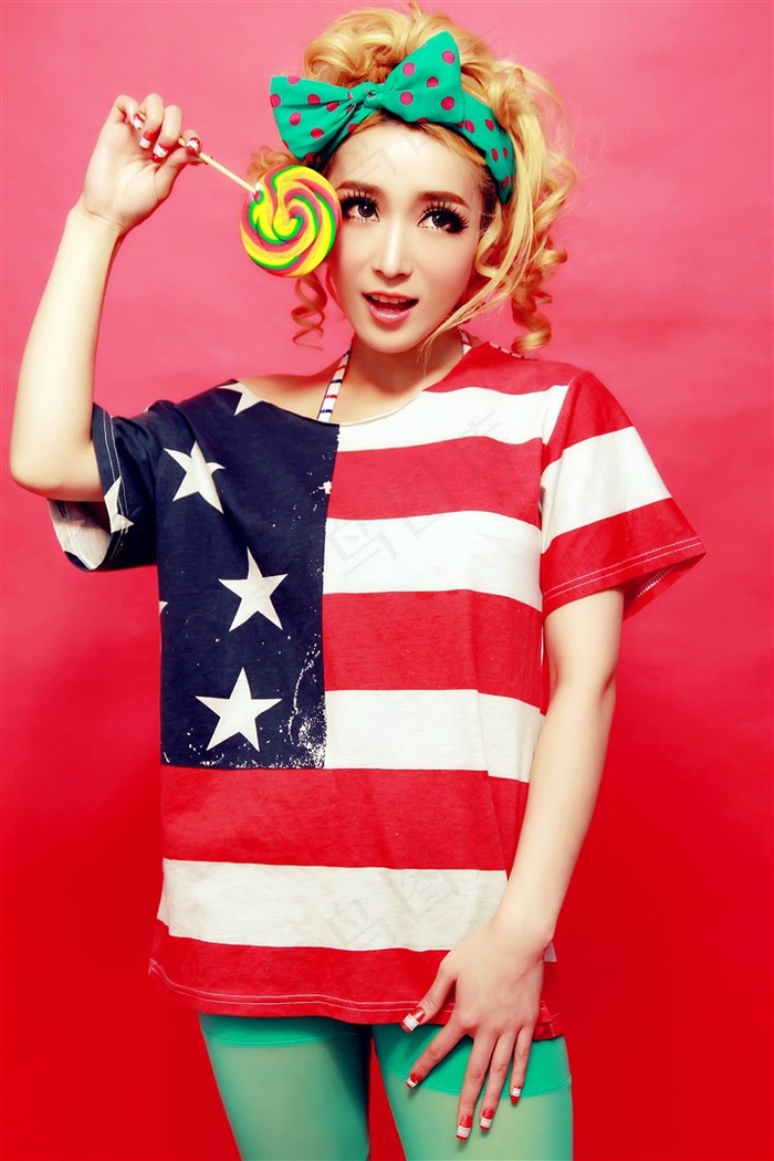 趴在墙上双腿打开被蹂躏视频